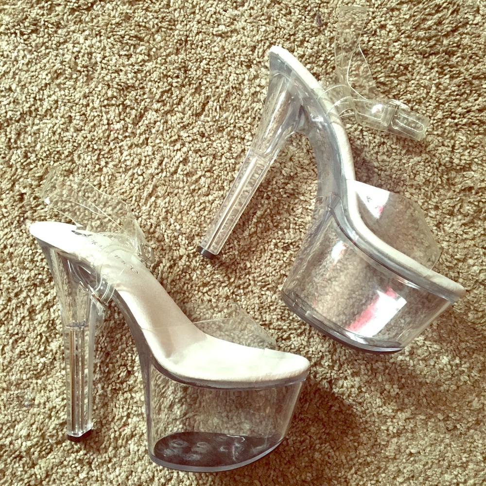 BRAND NEW. PLATFORM HEELS WITH ANKLE STRAP